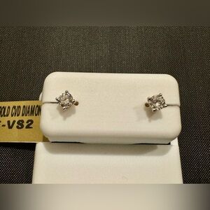 Lab created diamond studs in 14K yellow gold - NWT - Certified